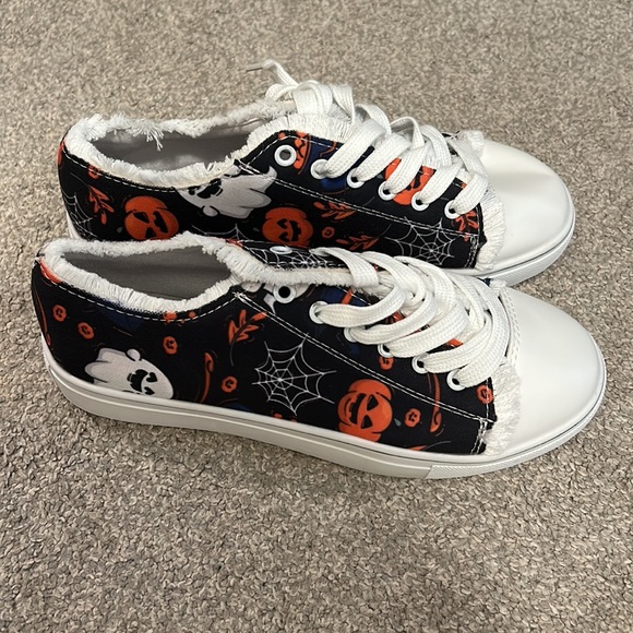 Women’s Halloween Sneakers Size 7 NWOT - Picture 2 of 6